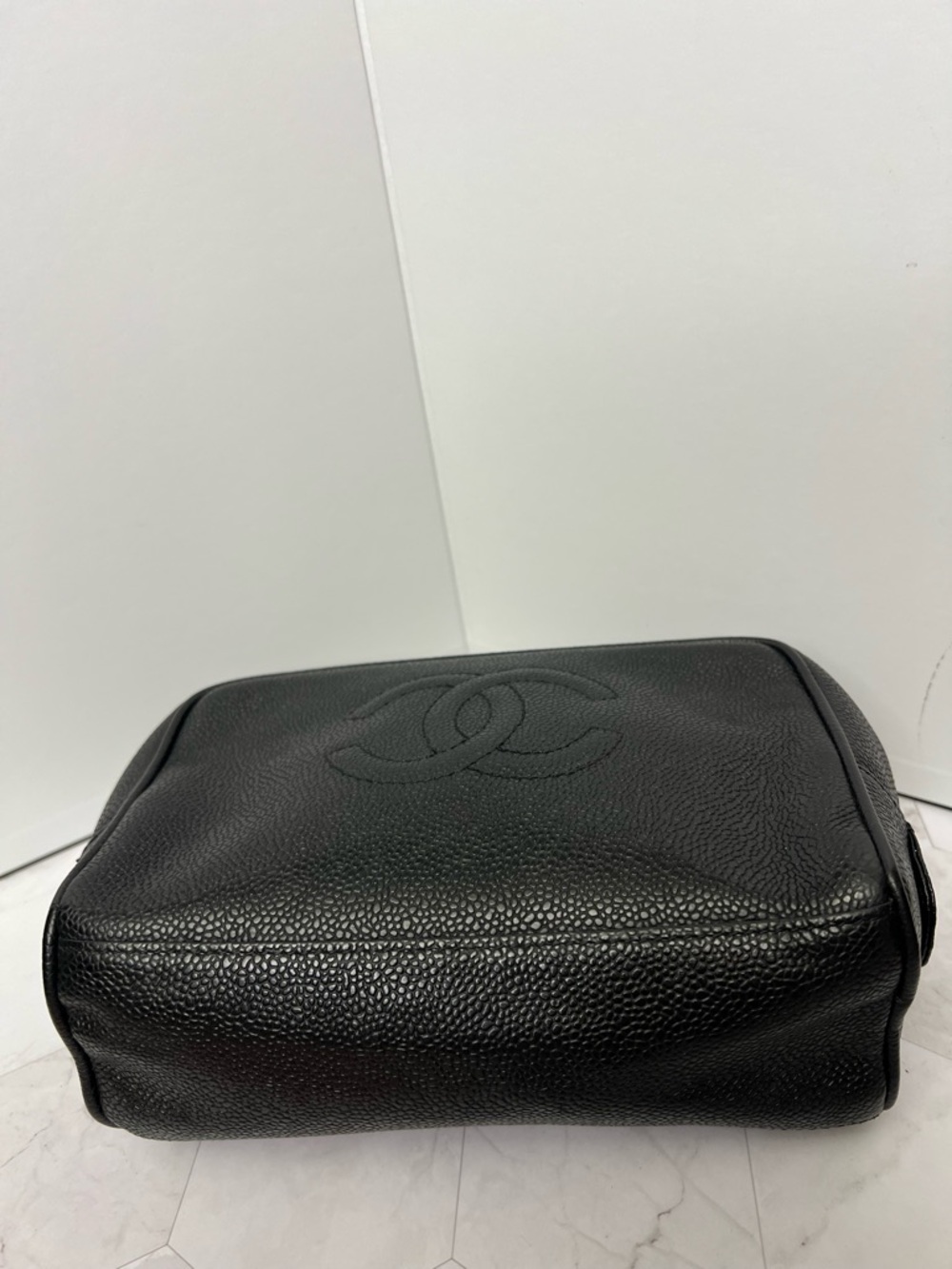 CHANEL Black Caviar Leather Cosmetic Case with Embossed CC - Picture 2 of 7